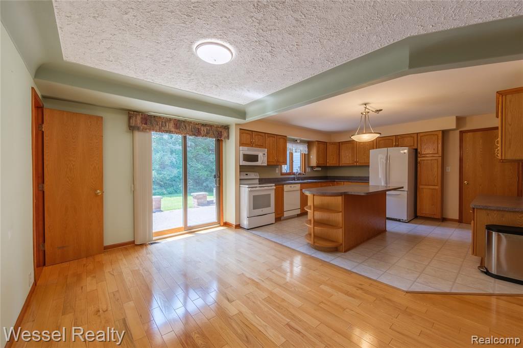 2465 Texter Road Leonard, MI 48367 - Photo 6 of 43