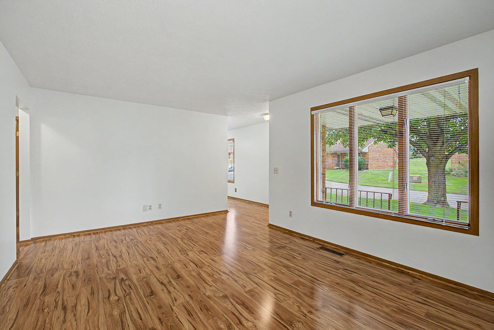 11-web-or-mls-2939-avery-cir