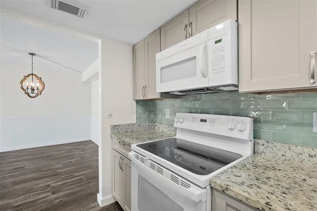 a view of kitchen with washer and dryer