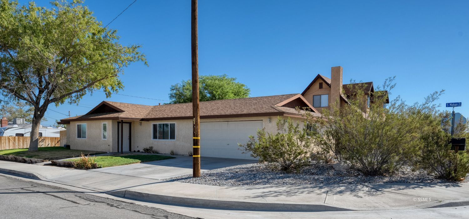 1240 West Boston Avenue Ridgecrest, CA 93555 - Photo 37 of 38 a front view of a house with yard