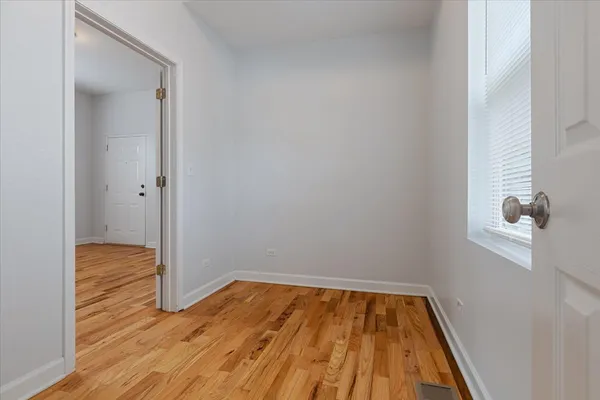 $1,200 | 1234 West 49th Place, Unit 1R, Chicago, IL 60609