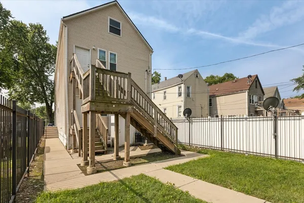 $1,200 | 1234 West 49th Place, Unit 1R, Chicago, IL 60609