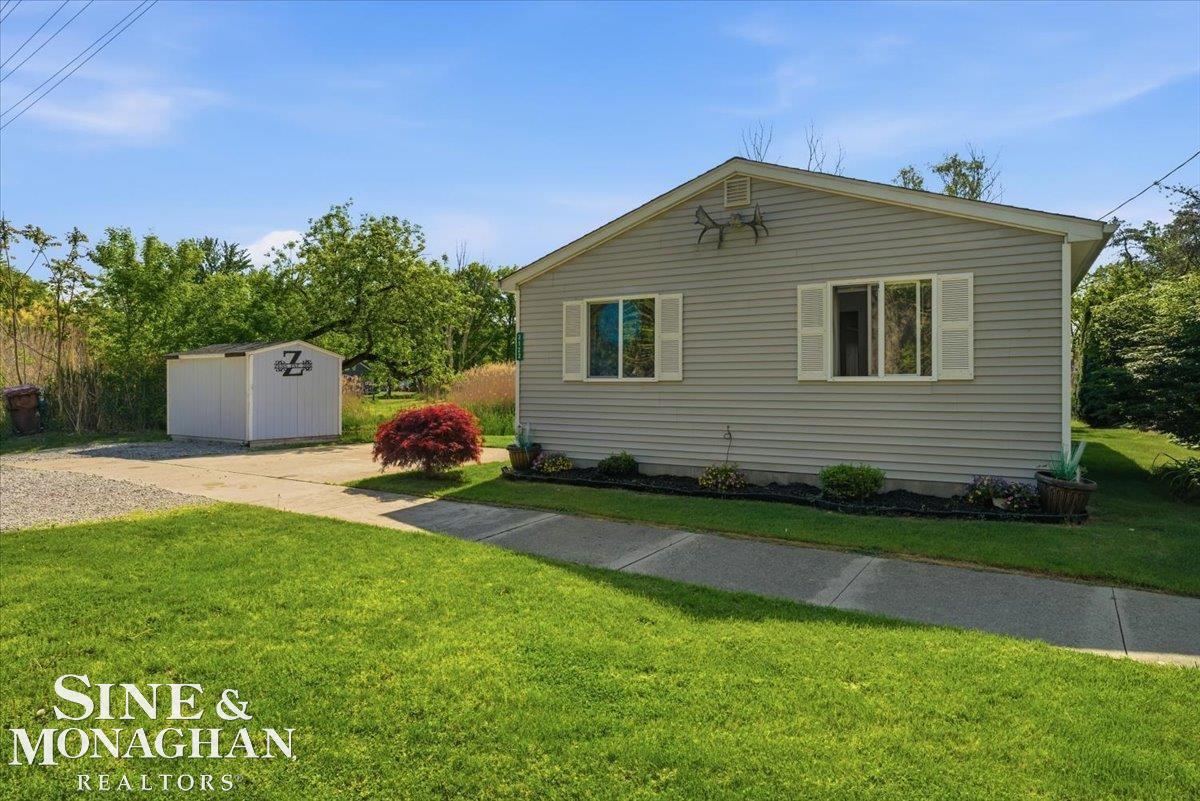 2122 Michigan Street Algonac, MI 48001 - Photo 32 of 40