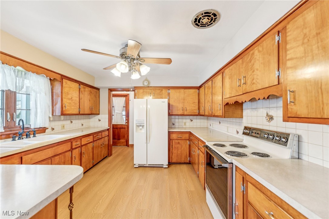 402 Cooper Foster Park Road Lorain, OH 44053 - Photo 13 of 30 Loads of counter space and a tiled backsplash.