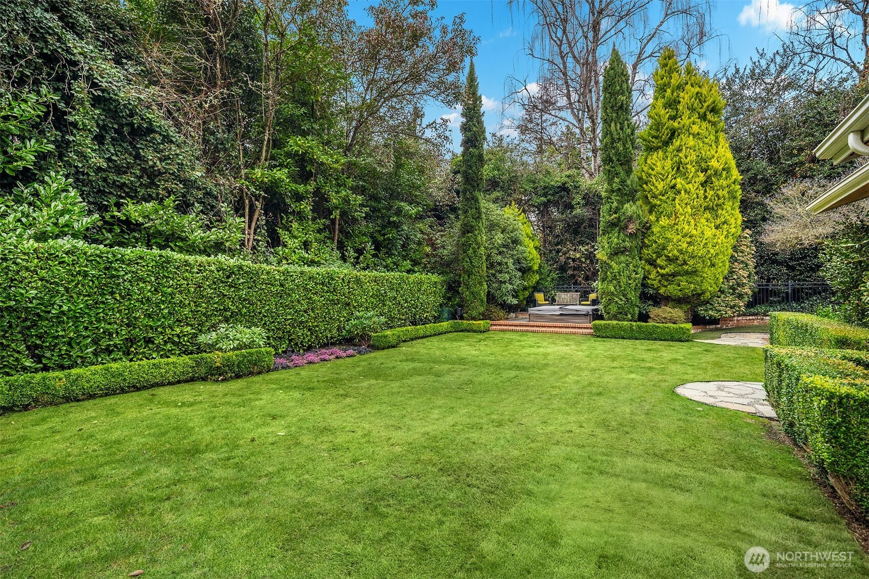 1601 Evergreen Point Road Medina, WA 98039 - Photo 38 of 40 a view of green field with trees