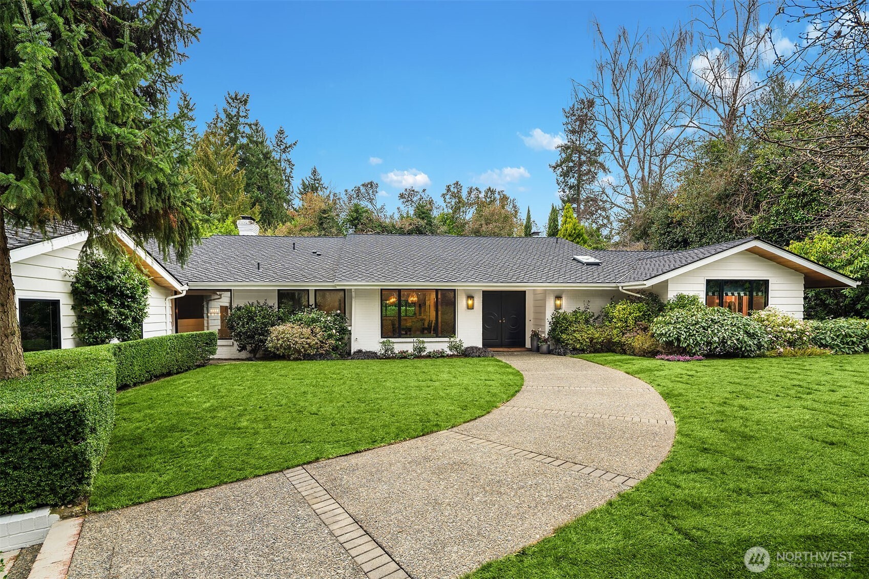 1601 Evergreen Point Road Medina, WA 98039 - Photo 4 of 40 front view of a house and a yard