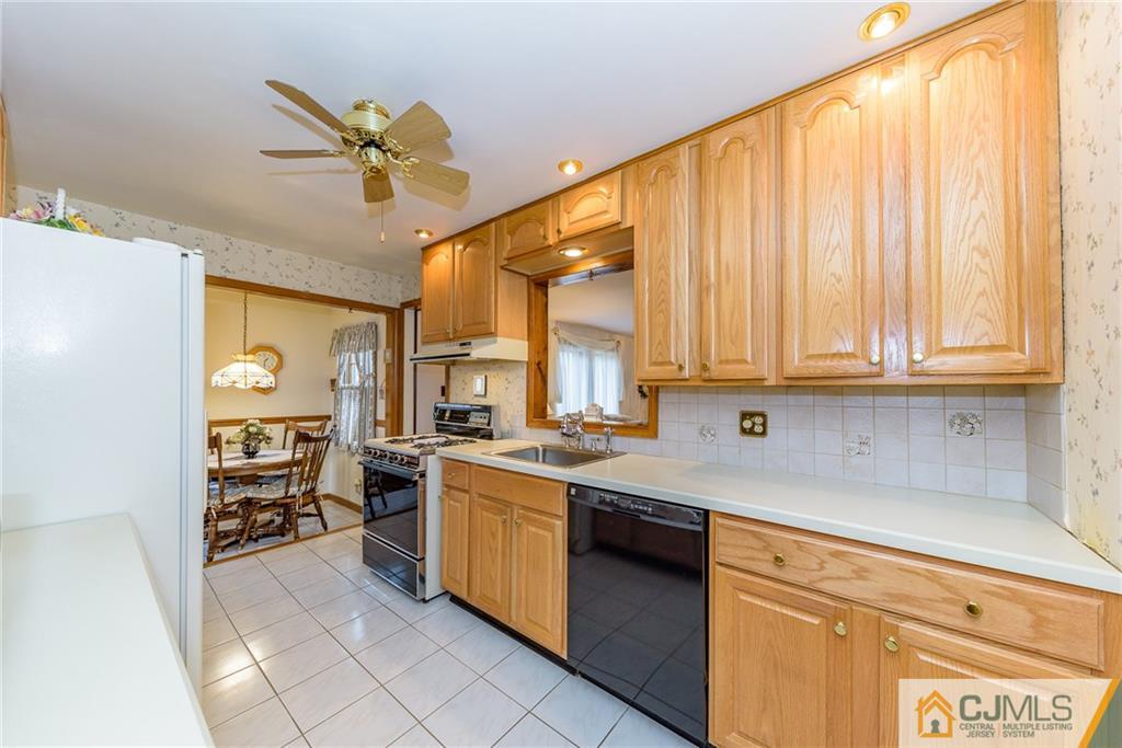 26 Middlesex Road Matawan, NJ 07747 - Photo 5 of 23 a kitchen with lots of counter top space