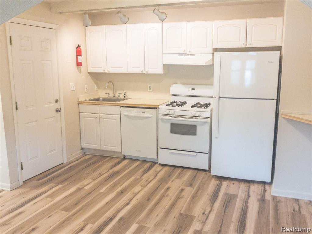 305 Twelve Mile Road, Unit 2 Royal Oak, MI 48073 - Photo 3 of 13