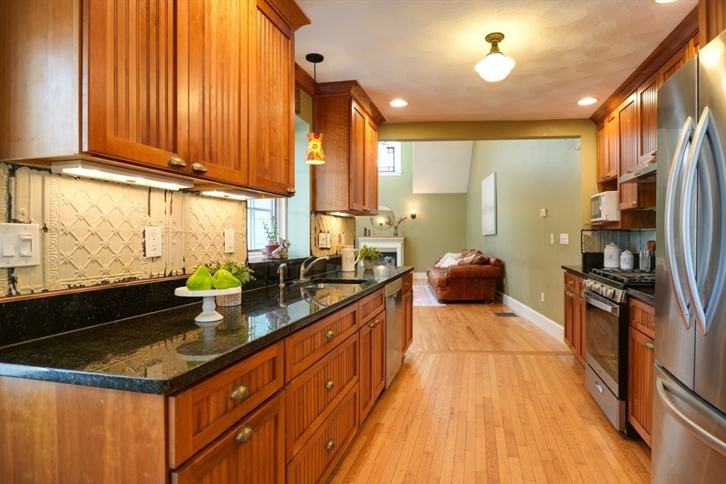 27 Parker Road Wakefield, MA 01880 - Photo 9 of 42 Gallery Image 9