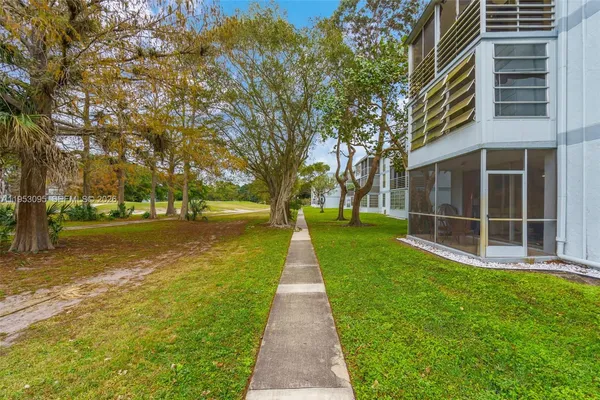 $185,000 | 8411 Lagos De Campo Boulevard, Unit 110U, Tamarac, FL 33321