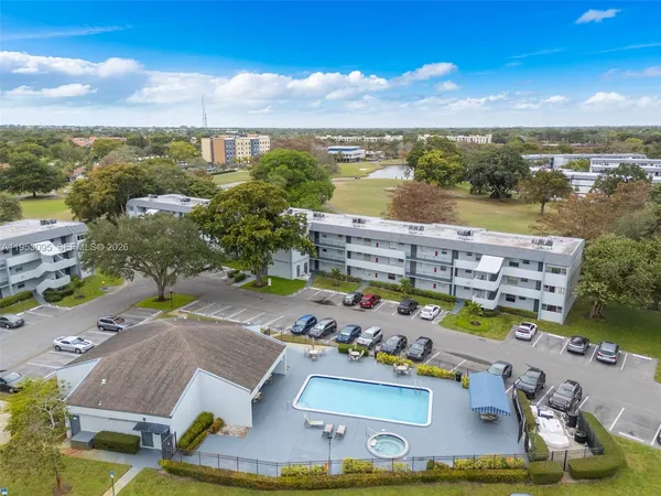 $185,000 | 8411 Lagos De Campo Boulevard, Unit 110U, Tamarac, FL 33321