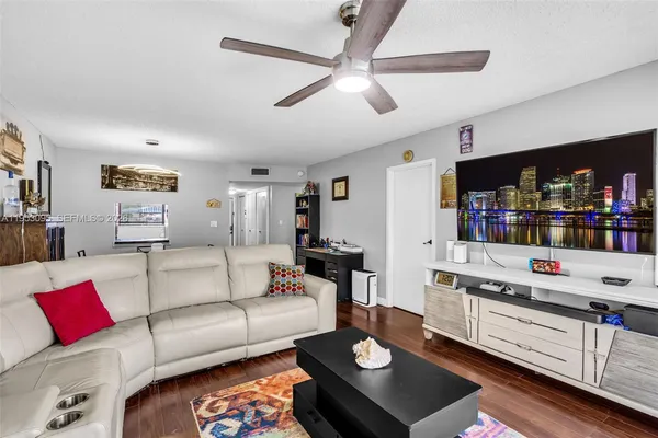 $185,000 | 8411 Lagos De Campo Boulevard, Unit 110U, Tamarac, FL 33321