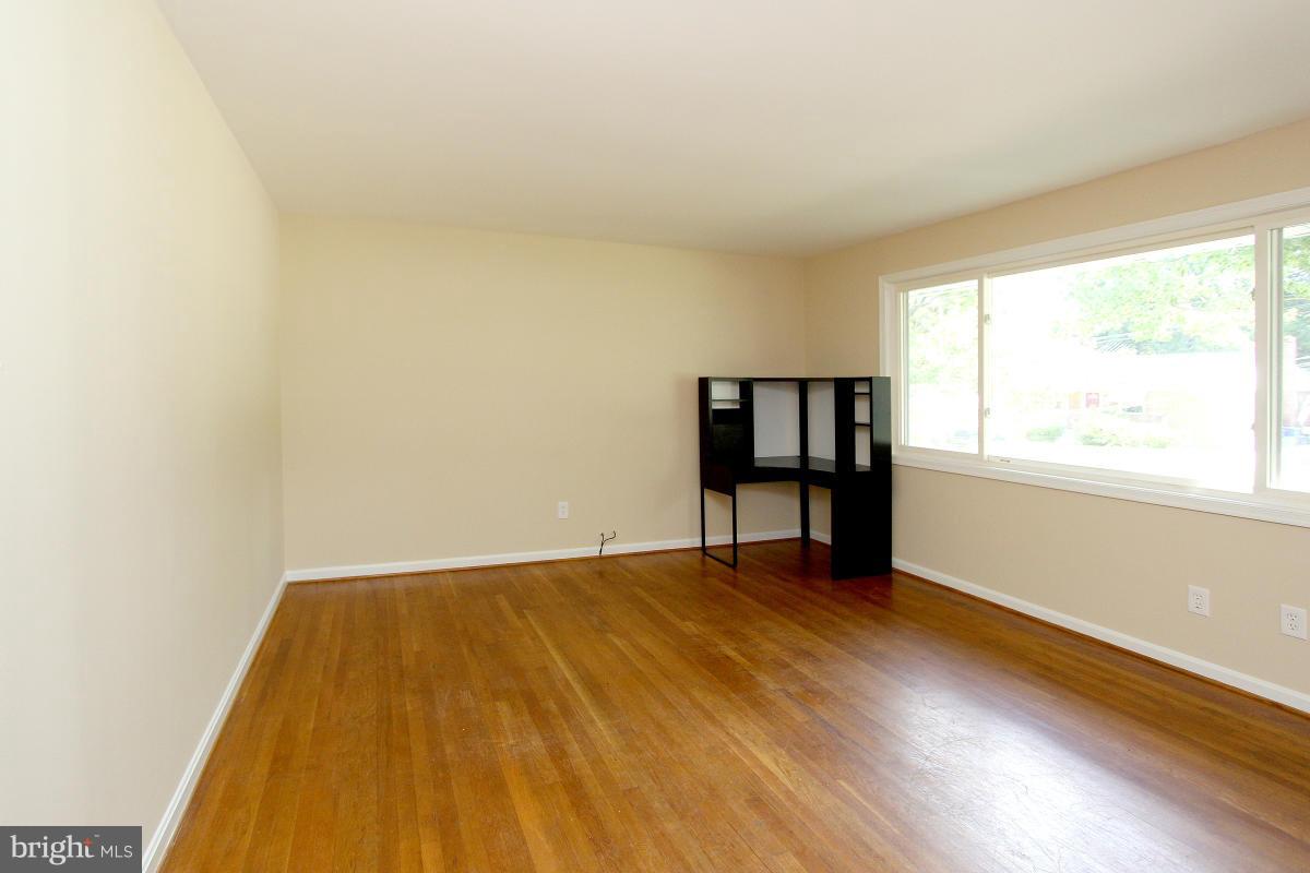 11410 Sherrie Lane Silver Spring, MD 20902 - Photo 15 of 30 Living Room
