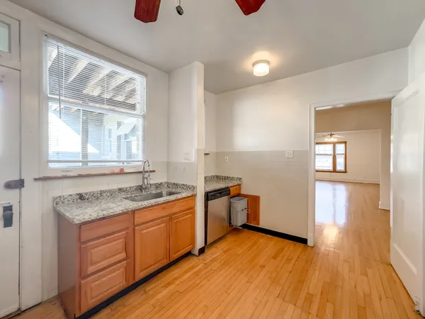 $2,600 | 6300 North Glenwood Avenue, Unit 2, Chicago, IL 60660