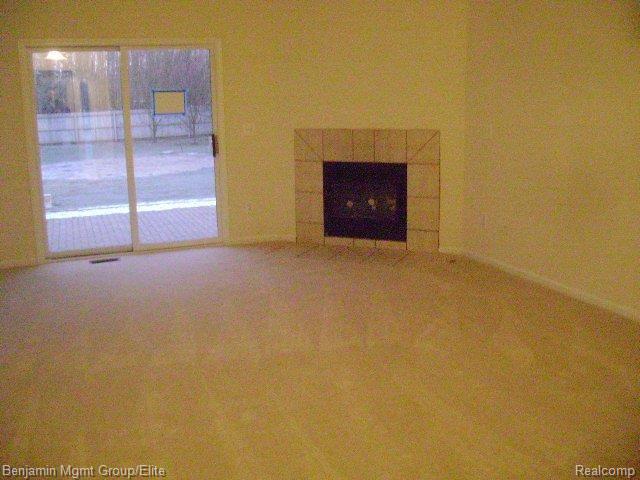 16751 28 Mile Road Ray, MI 48096 - Photo 4 of 12 Living room