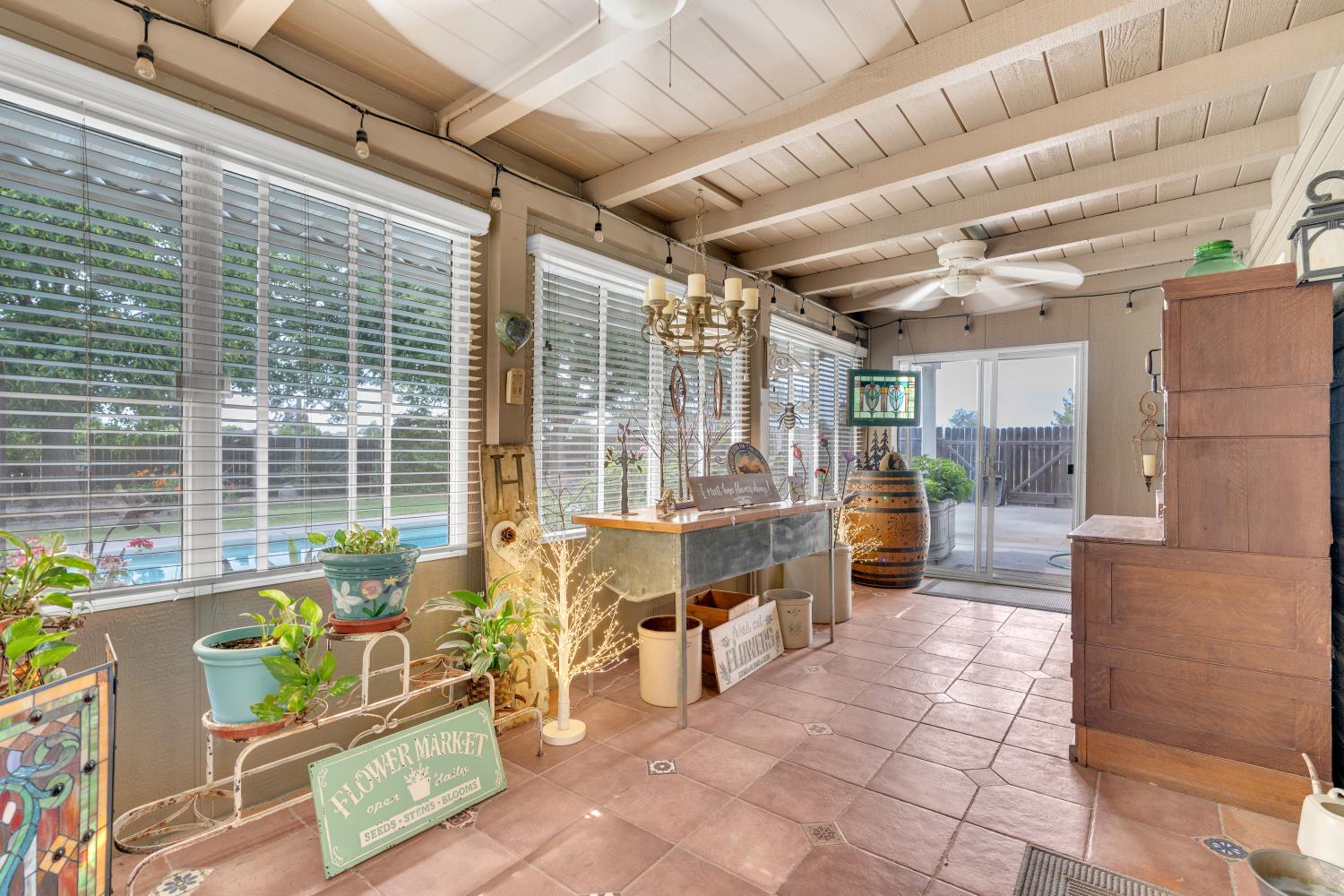 16176 La Canada Road Madera, CA 93636 - Photo 29 of 46 Sun Room