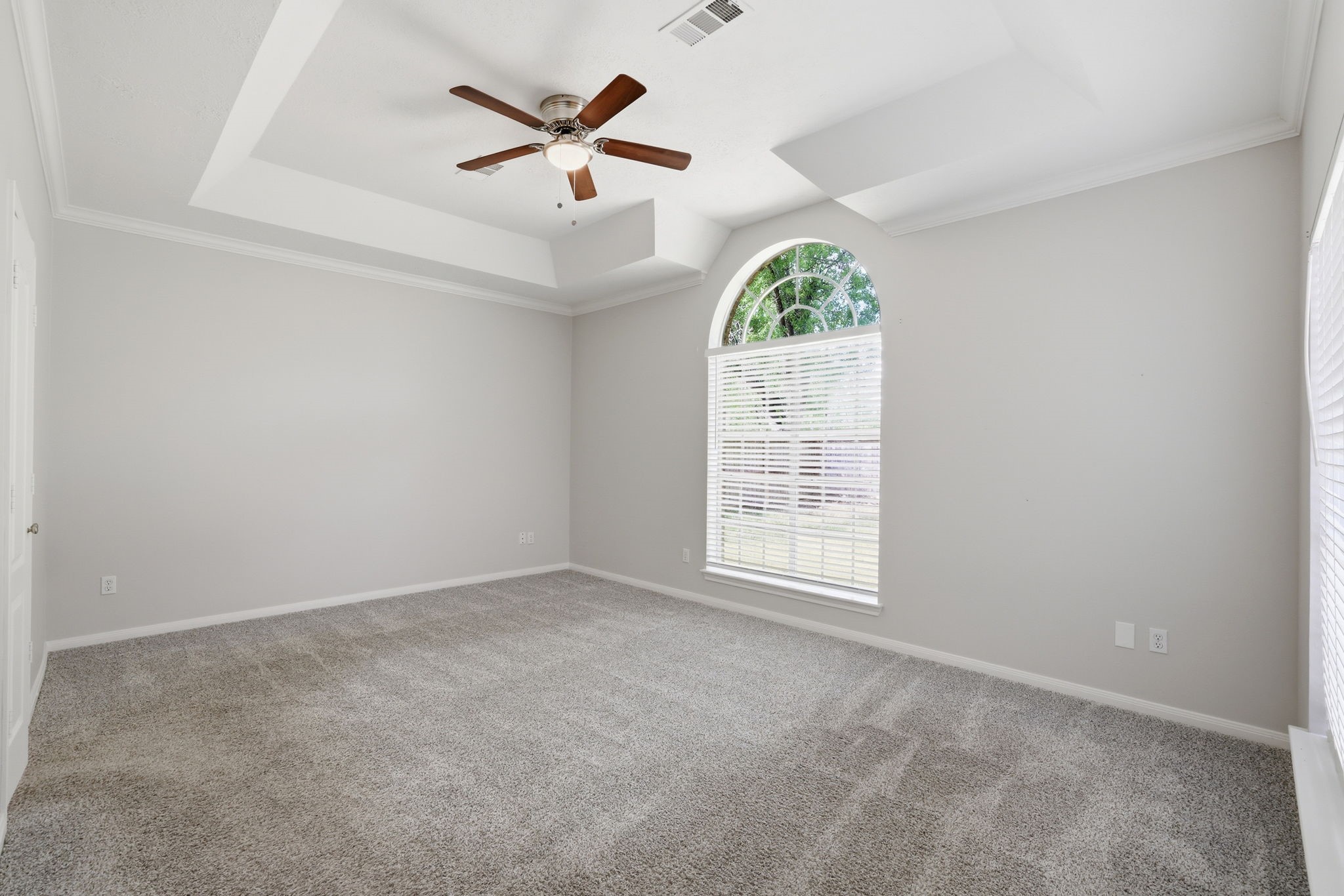 21703 Windsor Castle Drive Spring, TX 77388 - Photo 10 of 20 Primary bedroom with vaulted ceilings and crown molding