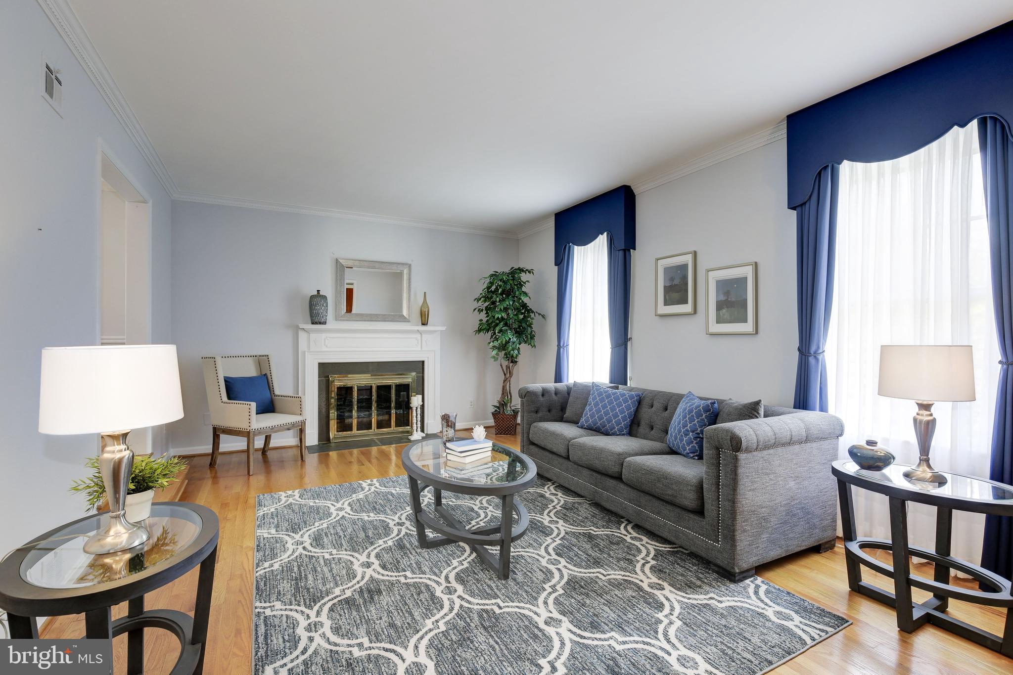 4709 River Road Bethesda, MD 20816 - Photo 13 of 52 Living room