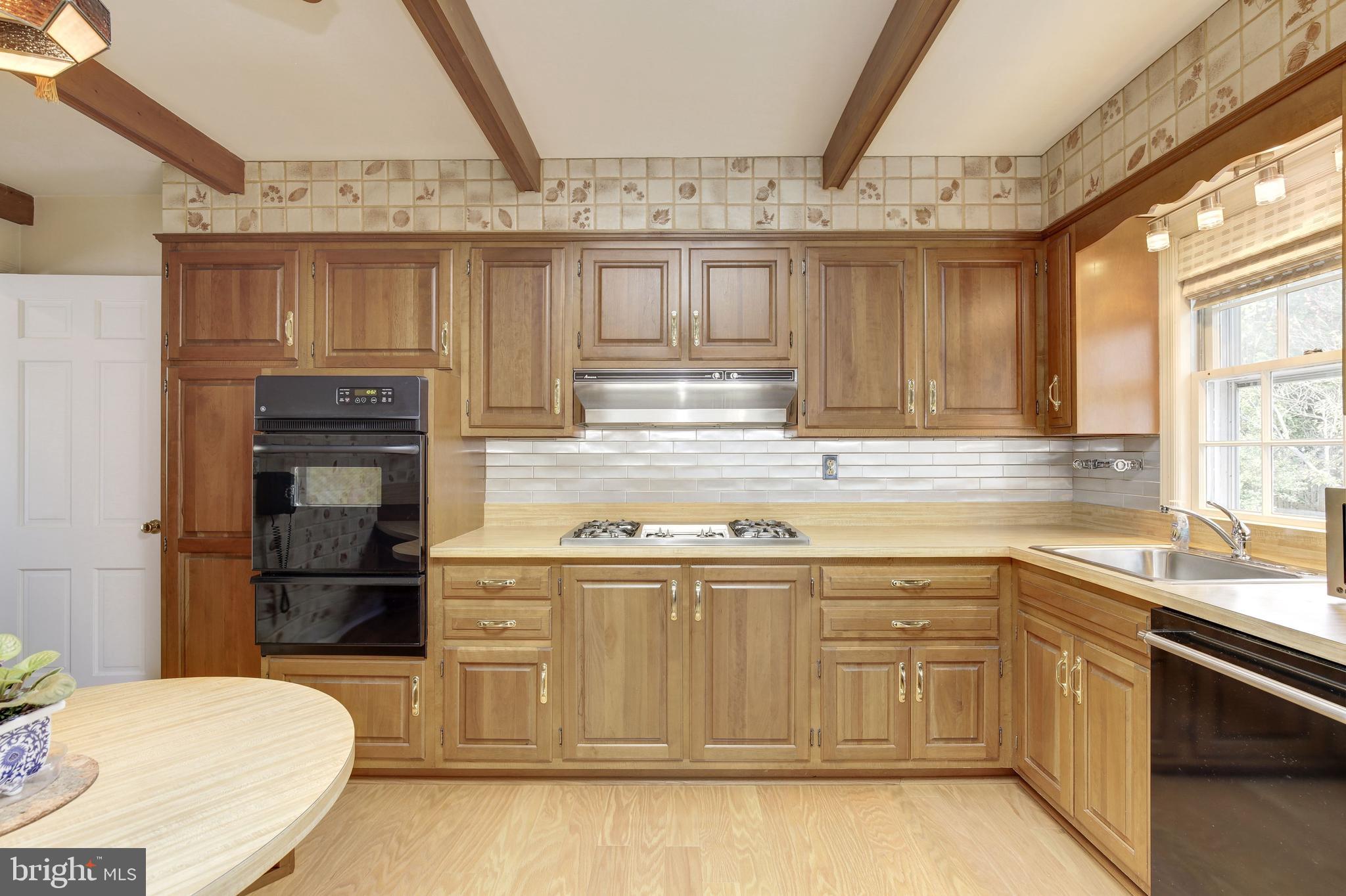 4709 River Road Bethesda, MD 20816 - Photo 24 of 52 Table space Kitchen