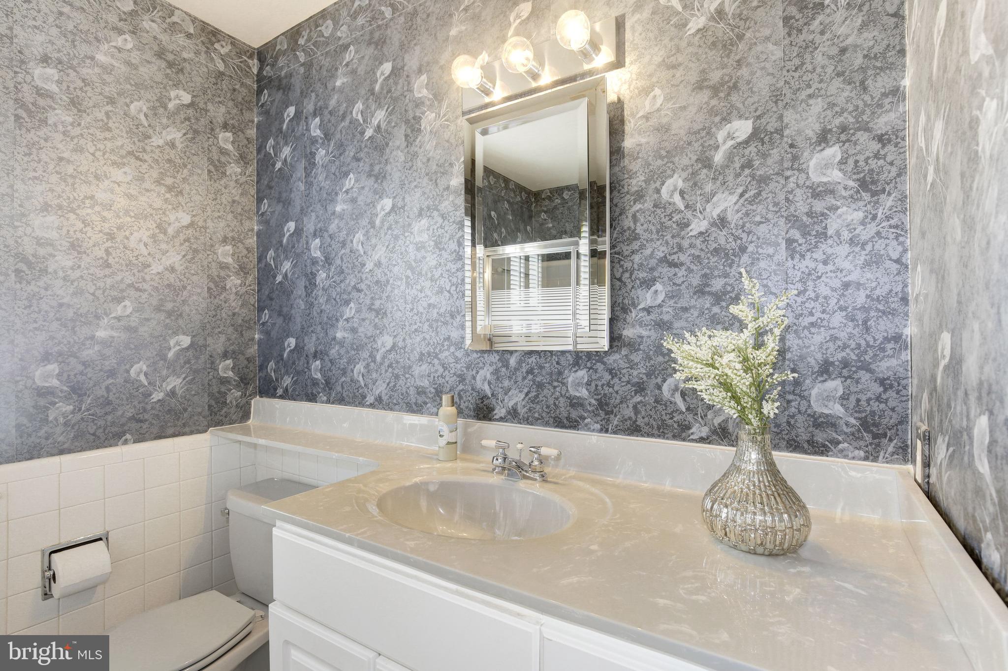 4709 River Road Bethesda, MD 20816 - Photo 34 of 52 Hall Bath with tub