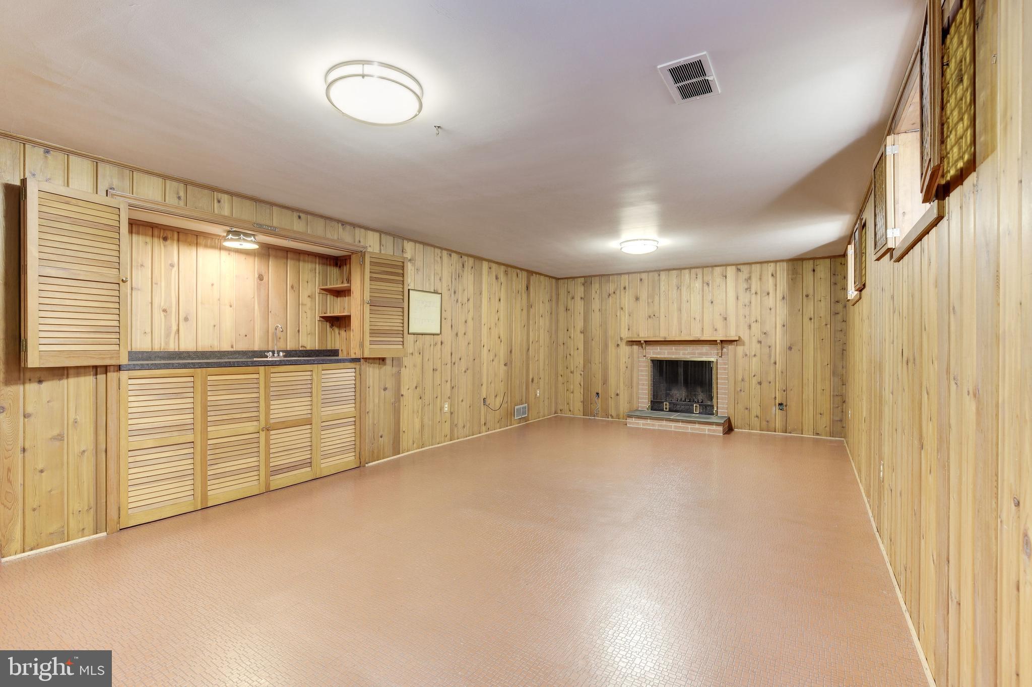 4709 River Road Bethesda, MD 20816 - Photo 38 of 52 Family/Recreation room with wet bar
