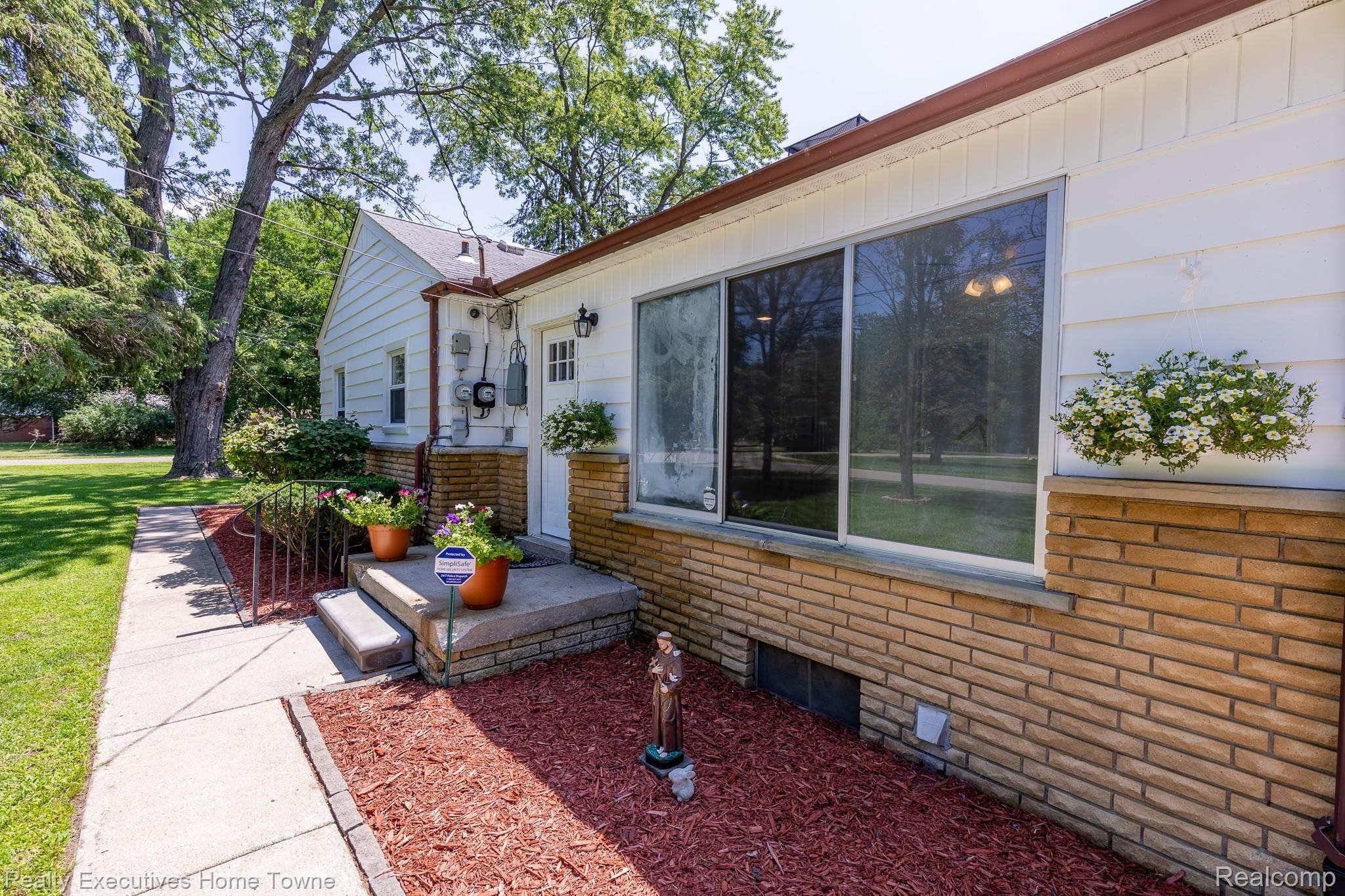 22365 Berg Road Southfield, MI 48033 - Photo 8 of 34 22365 Berg-20.jpg