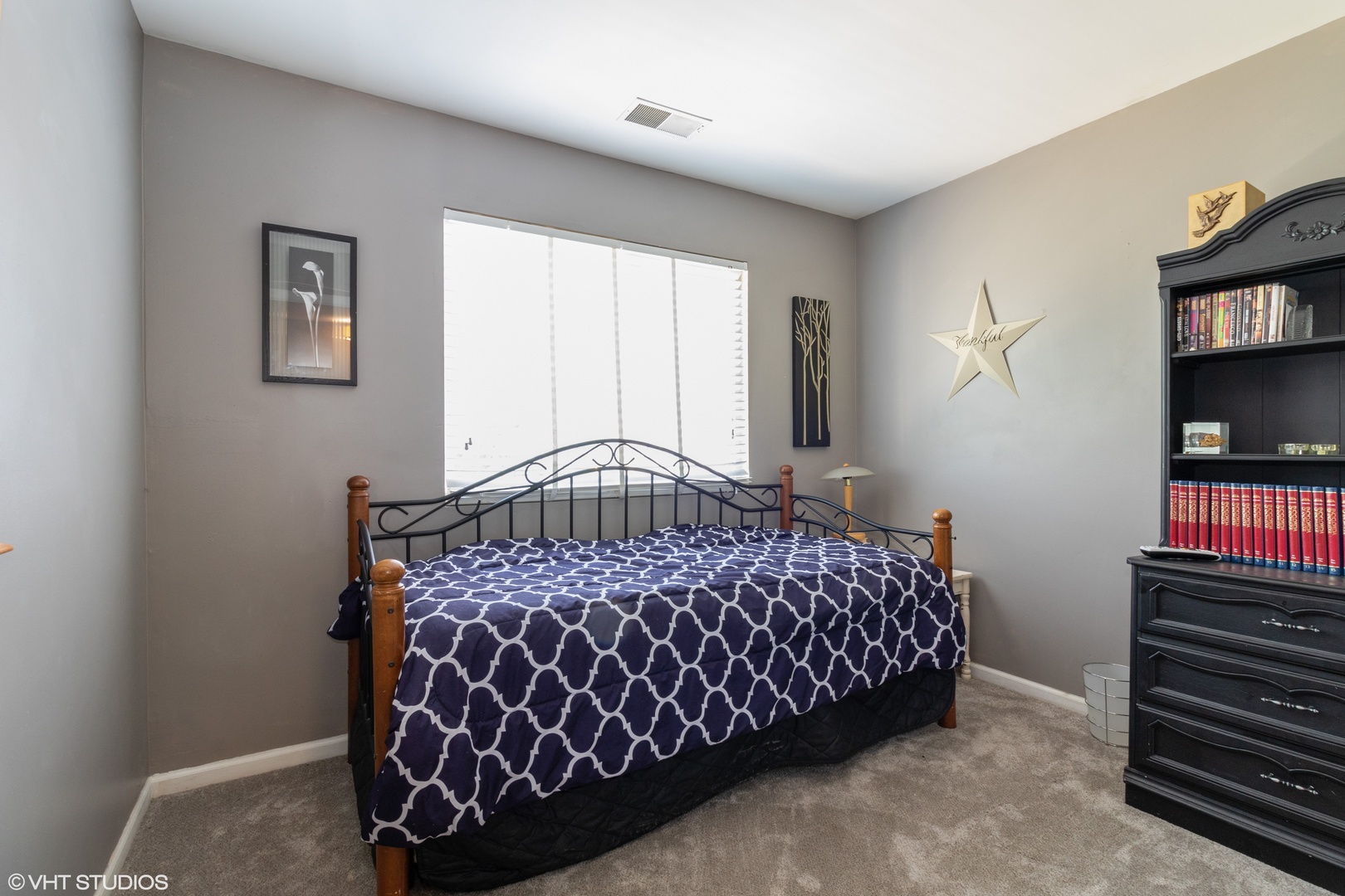 53 Braxton Lane, Unit 53 Aurora, IL 60504 - Photo 11 of 17 a bedroom with a bed and a window