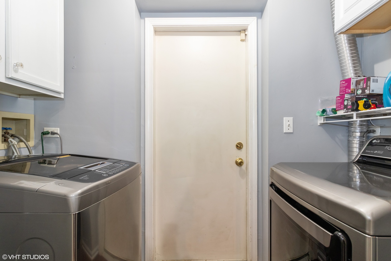 53 Braxton Lane, Unit 53 Aurora, IL 60504 - Photo 14 of 17 a kitchen that has a sink and a stove in it
