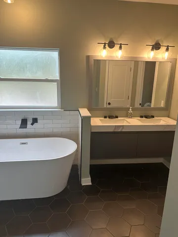 $2,500 | 2057 Dellwood Drive, Tallahassee, FL 32303