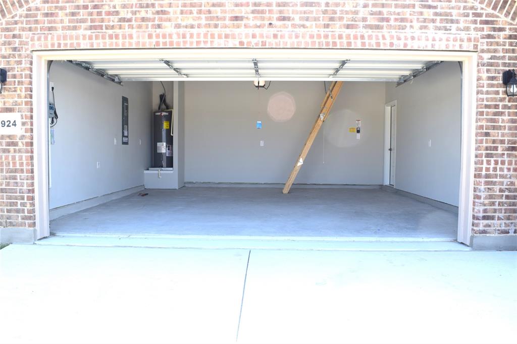 15924 Stableford Road Justin, TX 76247 - Photo 7 of 23 Gallery Image 7