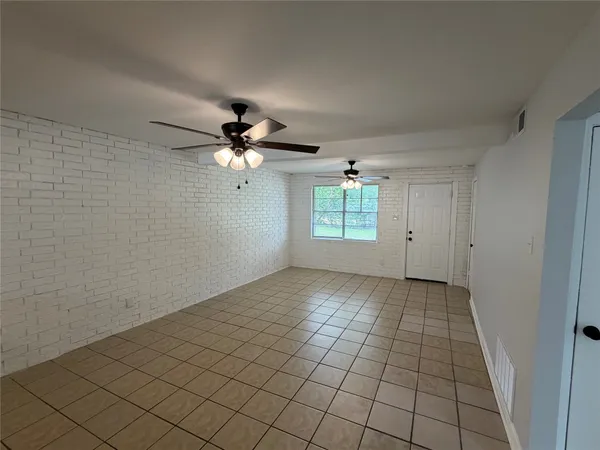 $1,275 | 401 Branch Street, Taylor, TX 76574