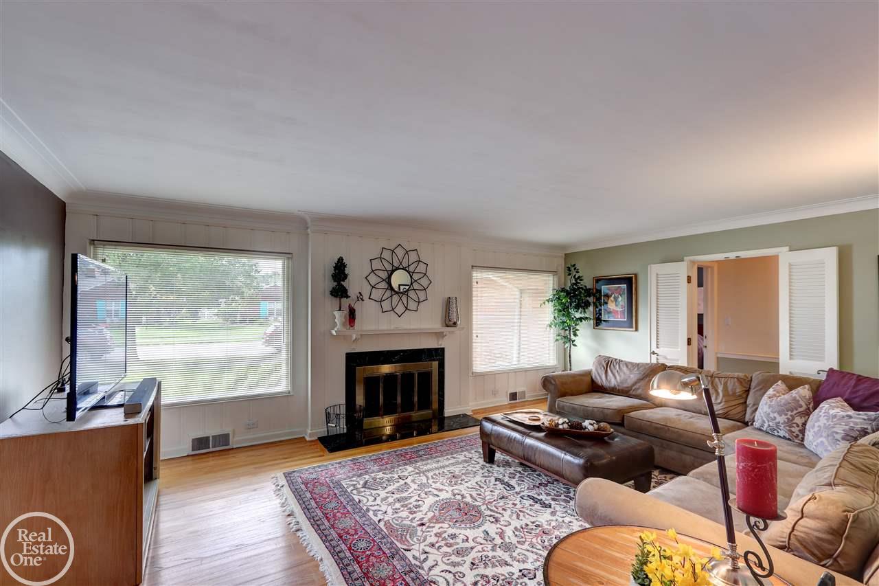1160 South Renaud Road Grosse Pointe Woods, MI 48236 - Photo 6 of 48