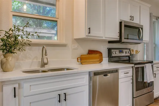 $385,000 | 2606 West 12th Street, Dallas, TX 75211