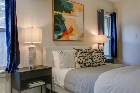 $385,000 | 2606 West 12th Street, Dallas, TX 75211