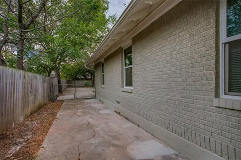 $385,000 | 2606 West 12th Street, Dallas, TX 75211