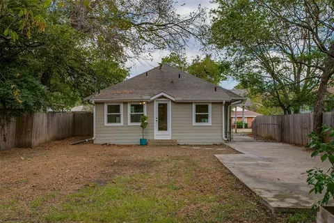 $385,000 | 2606 West 12th Street, Dallas, TX 75211