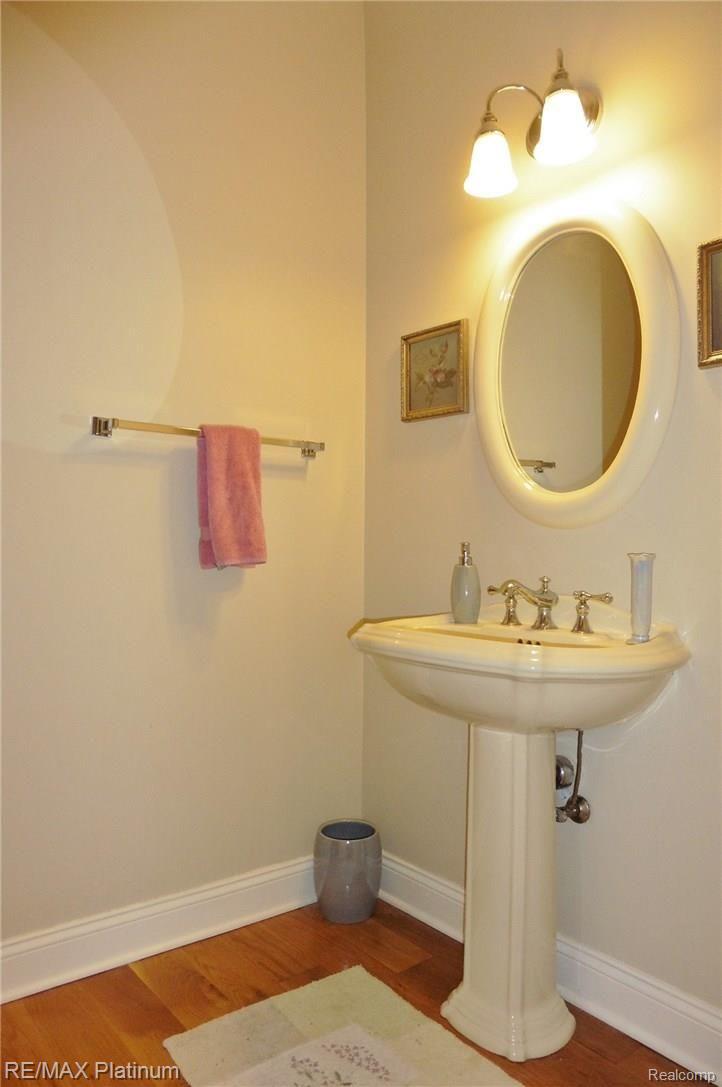 4884 Hinchey Road Howell, MI 48843 - Photo 18 of 39 HalfBath1.JPG