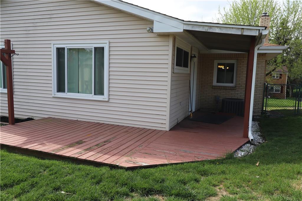 2012 Spring Hill Road Pittsburgh, PA 15243 - Photo 26 of 34 Wrap around area for you outside enjoyment!