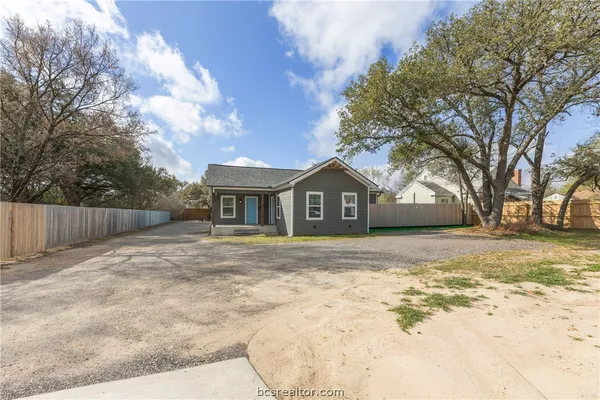 $255,000 | 1557 West Wm J Bryan Parkway, Bryan, TX 77803