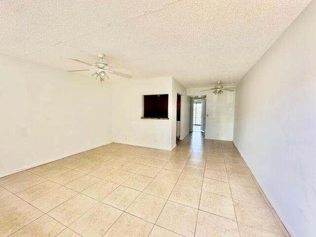 147 Fanshaw D Boca Raton, FL 33434 - Photo 5 of 28 Living / Dining