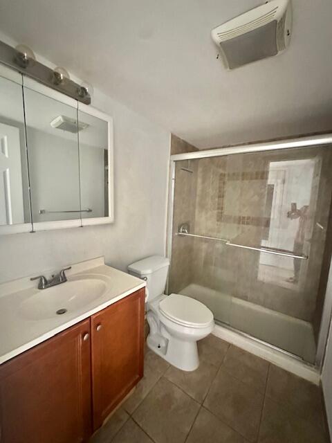 147 Fanshaw D Boca Raton, FL 33434 - Photo 6 of 28 Bathroom w/SHOWER