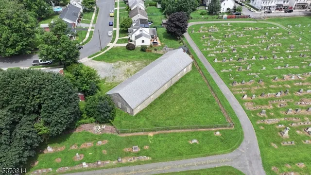 a view of a back yard of the house