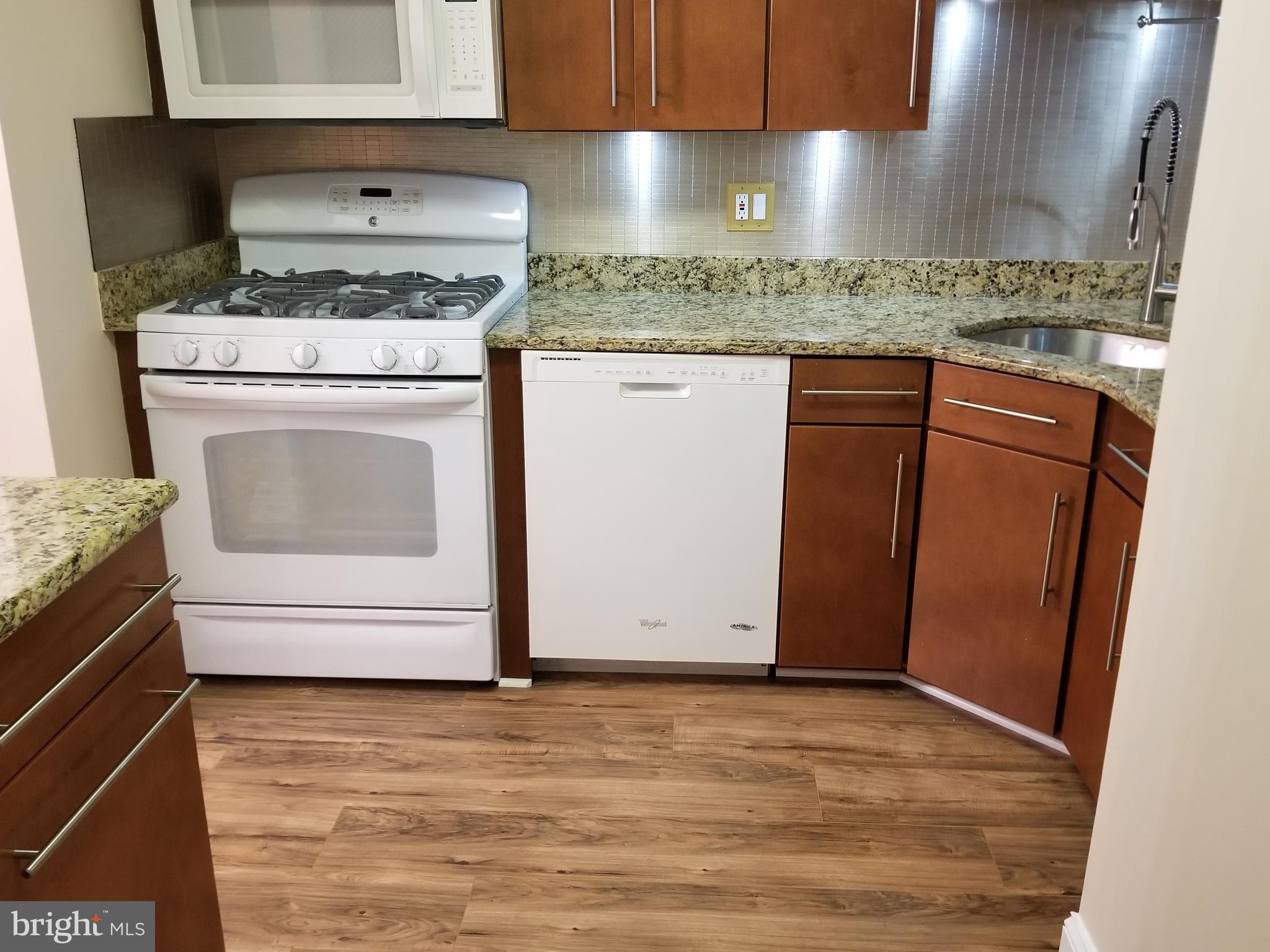 1406 Northgate Square, Unit 21B Reston, VA 20190 - Photo 4 of 45 Gallery Image 4