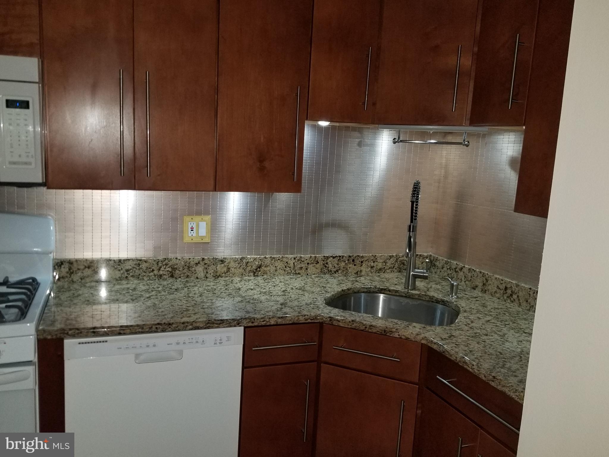1406 Northgate Square, Unit 21B Reston, VA 20190 - Photo 9 of 45 Gallery Image 9