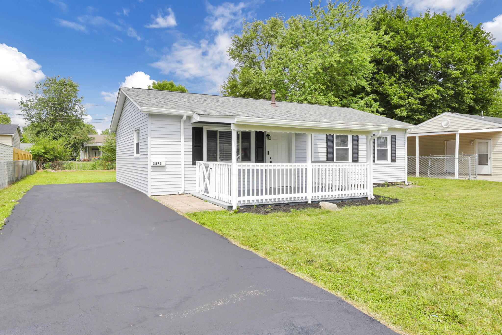 3871 Glenfield Road Columbus, OH 43232 - Photo 4 of 39 4-web-or-mls-IMG_2042