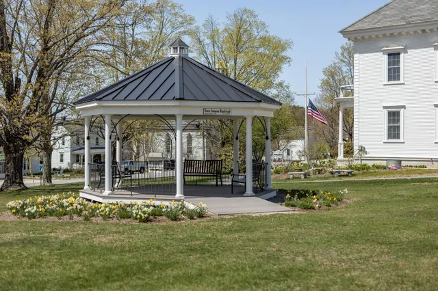 $698,000 | 1003 School Street, Dunbarton, NH 03046