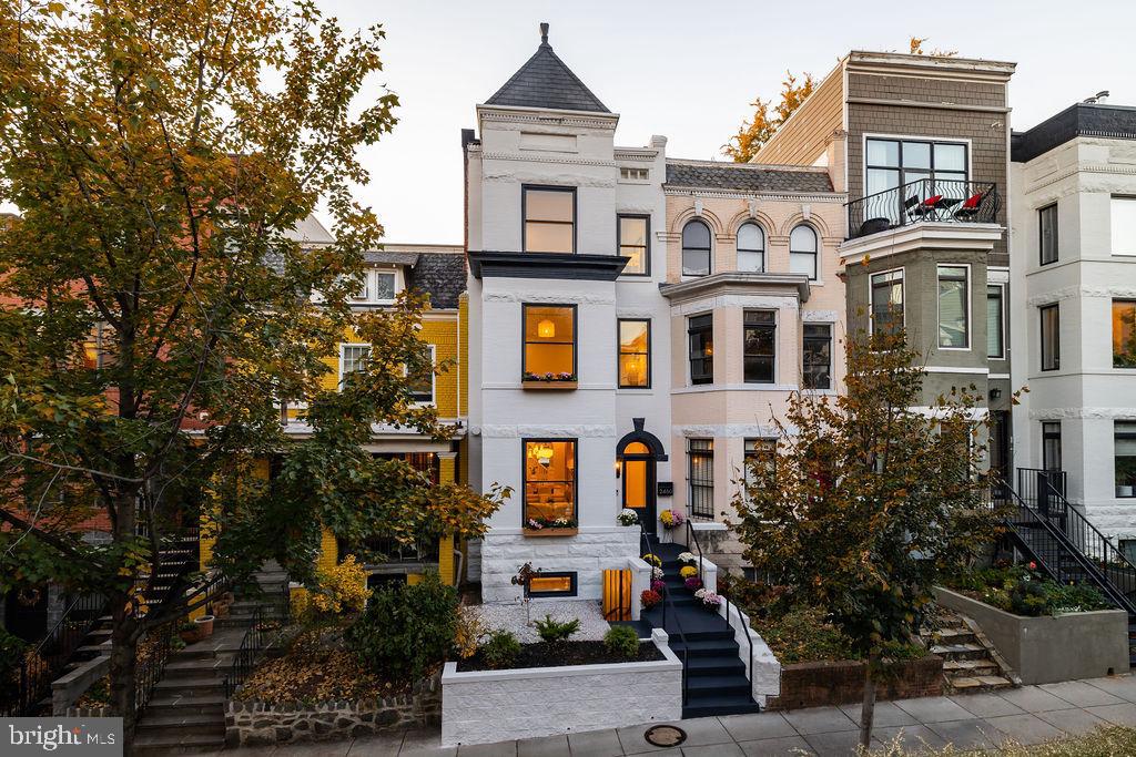 front view of multiple houses