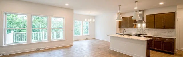 $687,900 | 10 Espen Place, Niskayuna, NY 12309