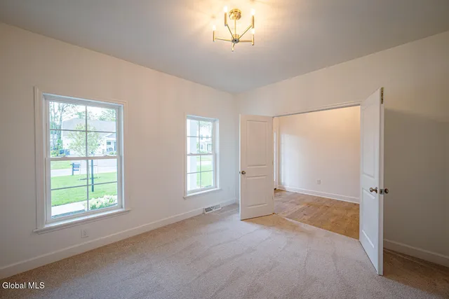 $687,900 | 10 Espen Place, Niskayuna, NY 12309