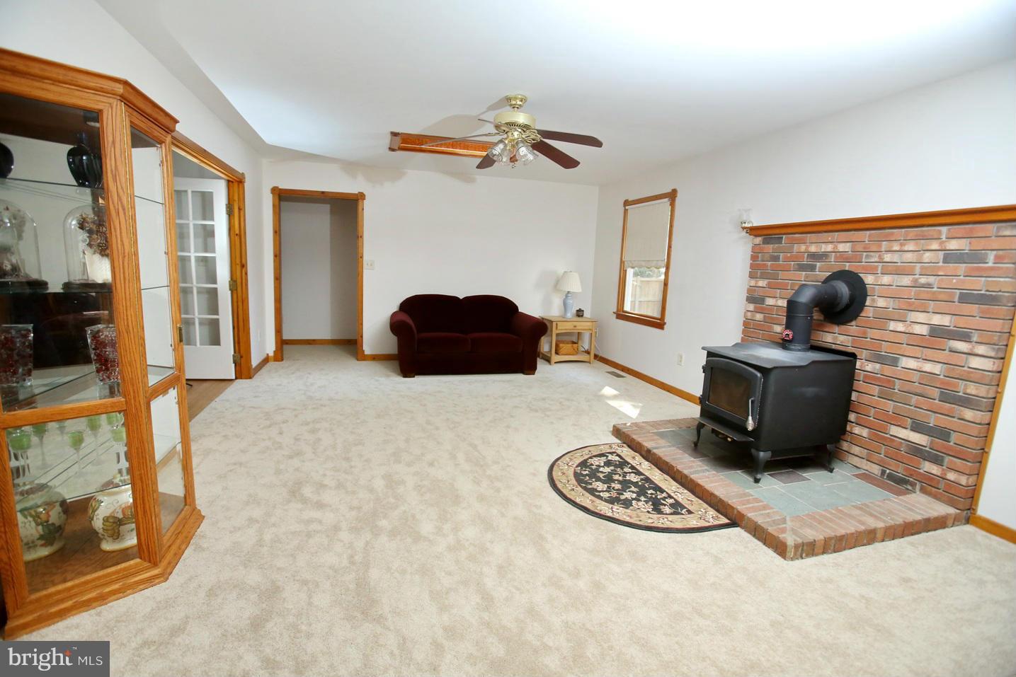 522 Talbot Road Stevensville, MD 21666 - Photo 5 of 22 Living Room